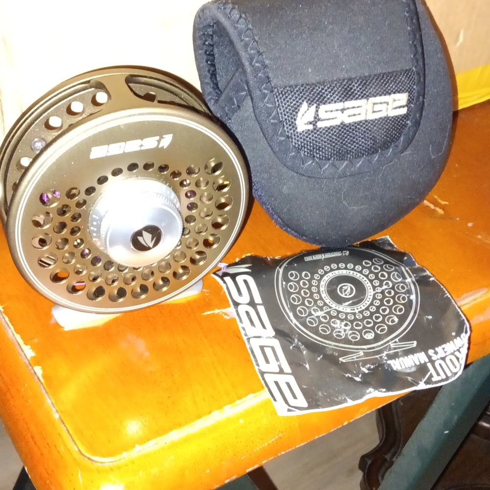 Sage Fly Fishing Reel with Protective Neoprene Case - Olive/Tan